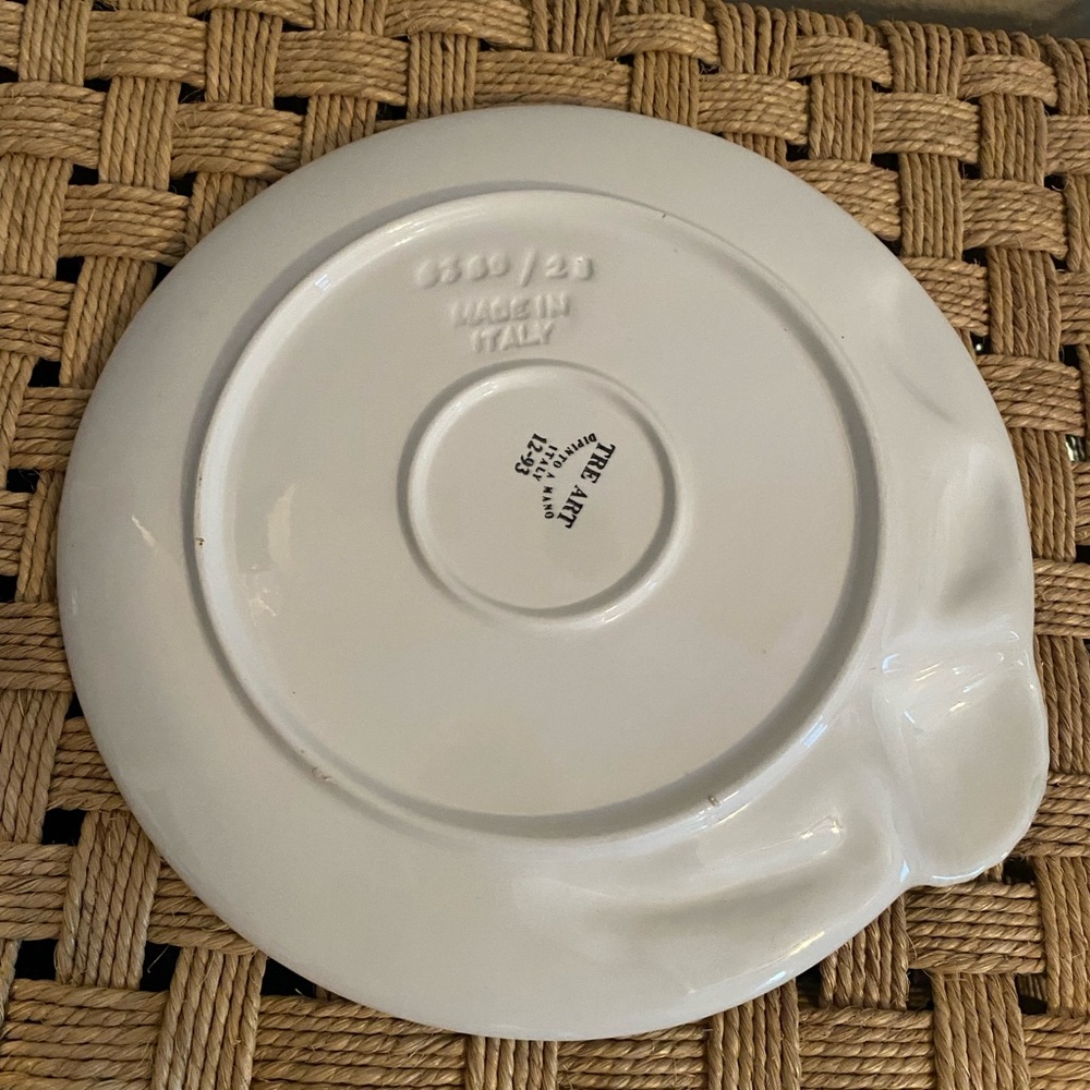 TreArt. Seafood Design Dinner Plate. NWOT. Made in Italy. Numbered. - Picture 4 of 5